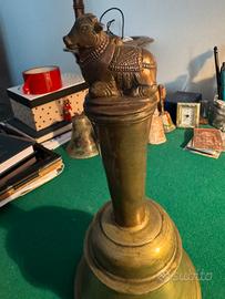 Campana antica indiana in ottone