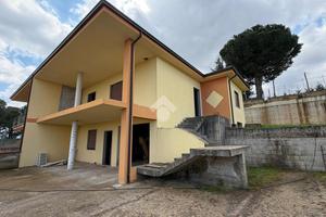 VILLA A SCHIERA A SAN GIORGIO ALBANESE