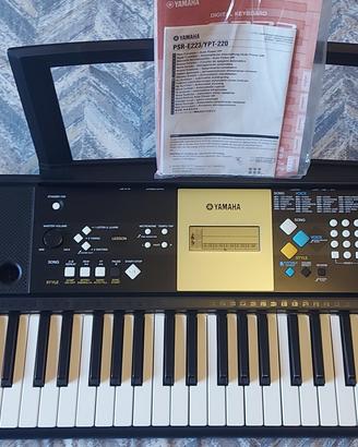 Tastiera Musicale Yamaha YPT-220 + Pedale Sustain