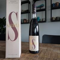 Bottiglia Segnana grappa di mirtillo