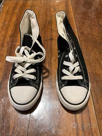 Scarpe ginnastica modello vintage