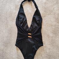 Costume Intero Nero JLO Scollo a V Fibbia Dorata