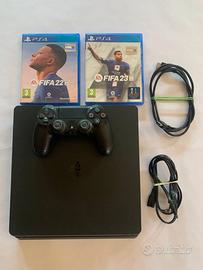 PlayStation 4 Slim con un Controller e Giochi