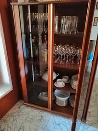 vetrina soggiorno di legno