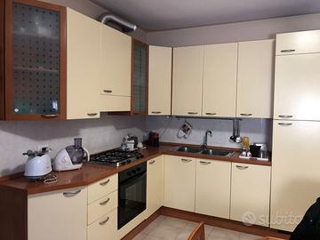 Cucina completa di elettrodomestici