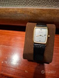 Orologio Bulova Quarzo. Rettangolare  oro nero.