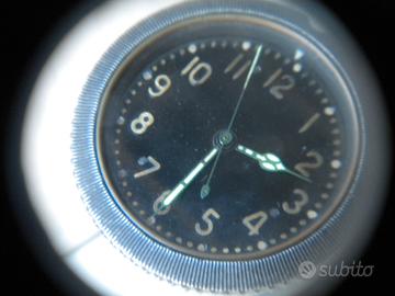 Orologio da carro armato carica manuale