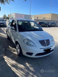 Lancia y