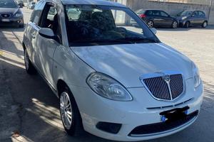 Lancia y