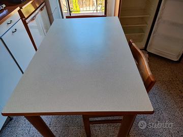 Tavolo per cucina.