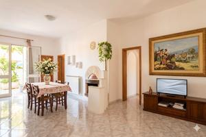 Piano terra angolare con giardino privato