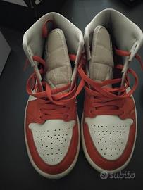 Jordan 1 Mid arancio e bianco