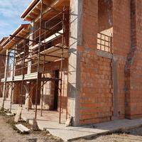 Ampia bifamiliare al grezzo