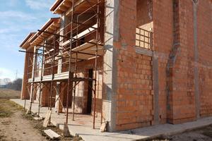 Ampia bifamiliare al grezzo