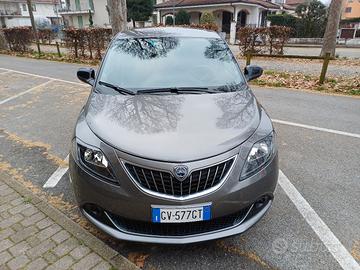 lancia ypsilon 10 hibrid gold