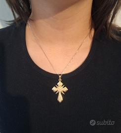 Pendente in argento a forma di croce 