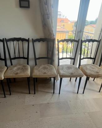 Sedie vintage in legno con seduta imbottita