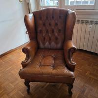 Due poltrone chesterfield