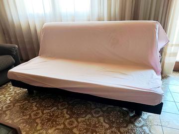 Divano letto matrimoniale con struttura in metallo