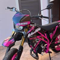 Suzuki Valenti sm 50 low nero/fucsia