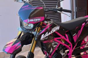 Suzuki Valenti sm 50 low nero/fucsia