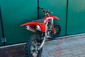 HONDA CRF 250r 7.5ore (revisionata completamente)