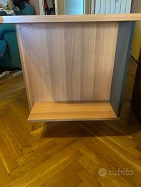 Scrivania in legno con ripiano estraibile tastiera