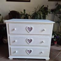 Cassettiera Maison du monde bianca con cuori