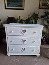 Cassettiera Maison du monde bianca con cuori