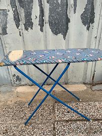 Asse da stiro giocattolo.