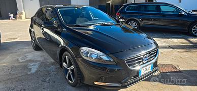 Volvo v40 D2 120cv