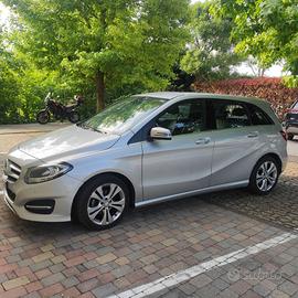 MERCEDES CLASS B  180 D AUTOMATIC 10/2015