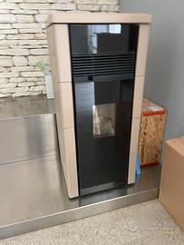 STUFA PELLET SVUOTA SALA MOSTRA 