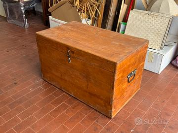 Vecchio baule in legno