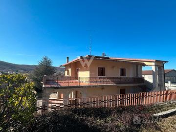 Appartamento in villa con terrazzo e giardino