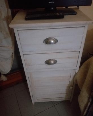 mobiletto in legno decapato bianco