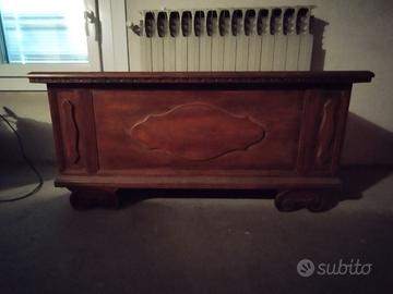 Cassapanca in legno