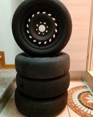 Gomme 4stagioni montate già su cerchi per fiat 600