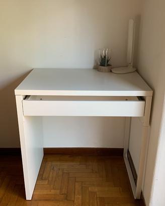 Scrivania e sedia bianca Ikea