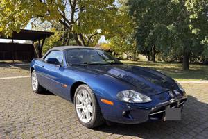 Stupenda Jaguar Xk8