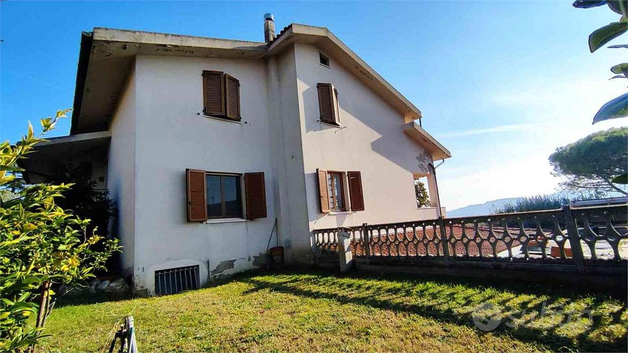 CASA SINGOLA di Mq. 560, GIARDINO E DOPPIO APPARTA - Vista 3
