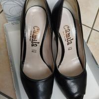 Scarpe spuntate con tacco