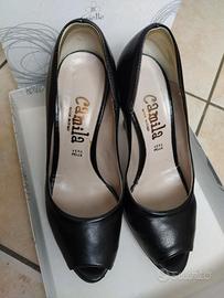 Scarpe spuntate con tacco