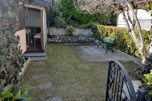 Casetta in un villaggio (camping)