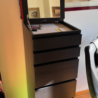 Cassettiera alta con specchio