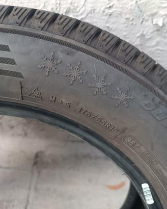  pneumatici invernali 175/65/15.Pari al nuovo