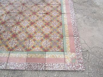 Pavimento antico in cementine policrome
