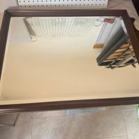 Specchio con cornice in legno