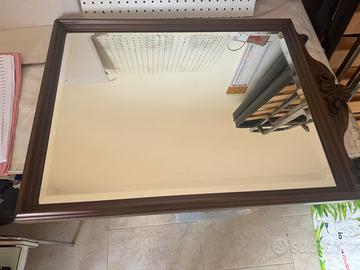 Specchio con cornice in legno