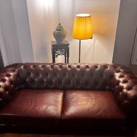 Divano stile Chesterfield